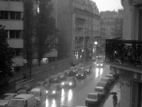 Parijs in de regen : Parijs, photoshop#04, straatscene, zwartwit